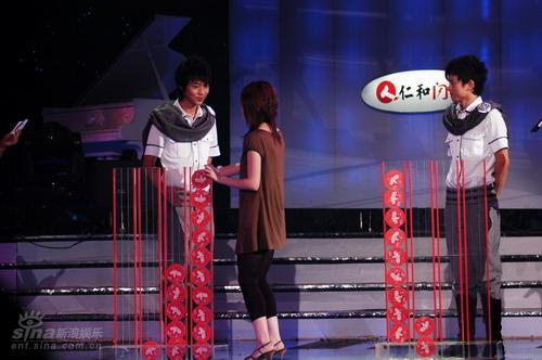 图文:快乐男声4进3总决赛--大众评委投票