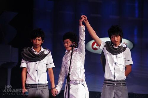 王栎鑫投票给魏晨