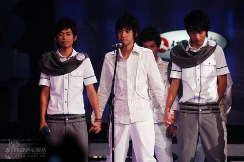 图文:快乐男声4进3总决赛--俞灏明投票