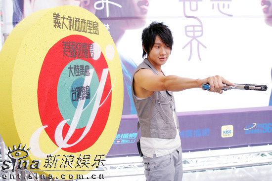 组图:林俊杰新专辑《西界》宣传 西门町签唱会