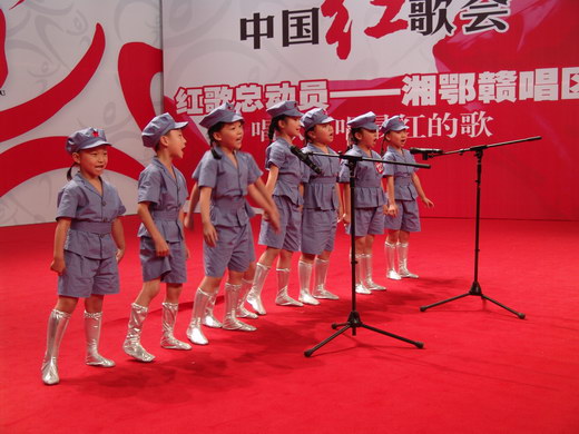 图文:现代版小小《共产儿童团》