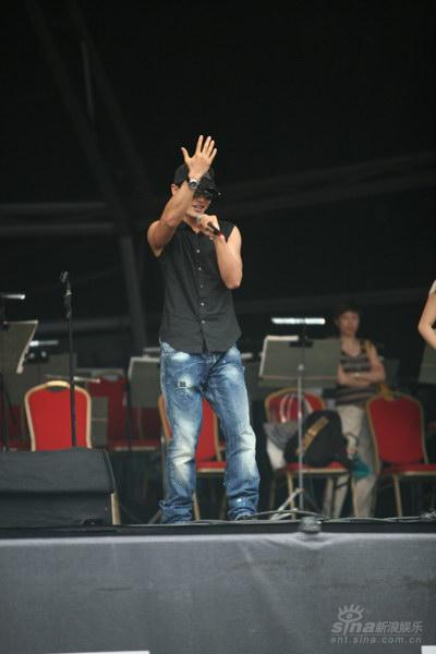 黄晓明上海live earth演唱会首次热舞【图】
