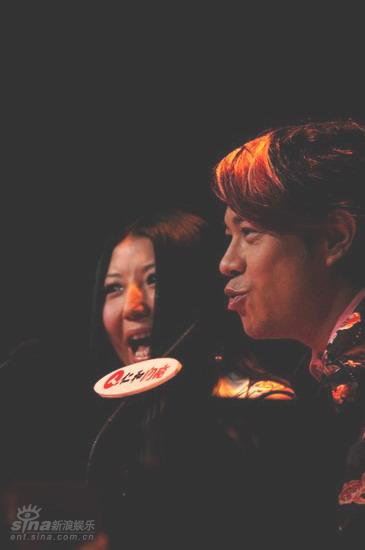 图文:快乐男声3进2全国总决赛--评委杨二蔡康永