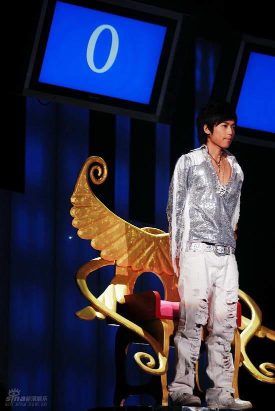 图文:快乐男声3进2全国总决赛--苏醒性感露胸
