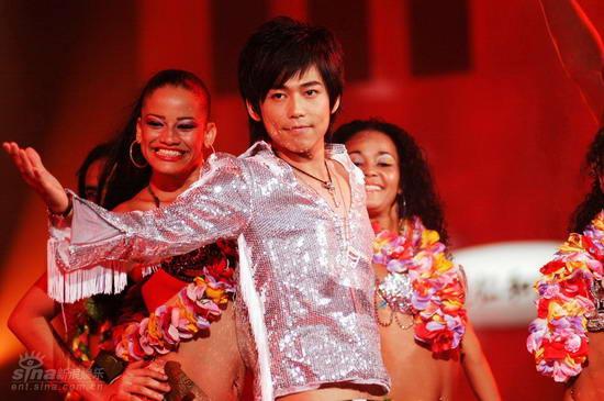 图文：快乐男声3进2全国总决赛--苏醒摆pose