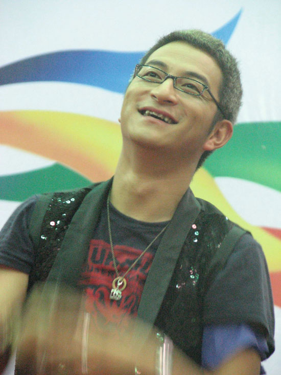 组图:快乐男声吉杰寻访民间歌手学唱桑植民歌