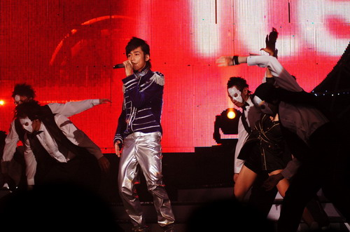 ͼ�ģ������ݳ�Ӣ�ĸ衶supreme��������̤��