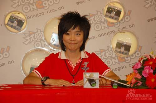 许飞ep爱心签售 五百飞碟相助完成善举【图】