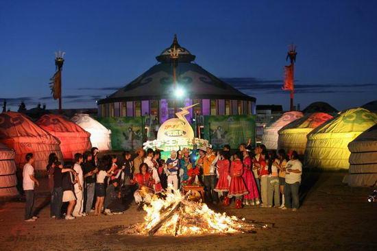 图文:20强选手草原放歌 篝火晚会大狂欢(12)