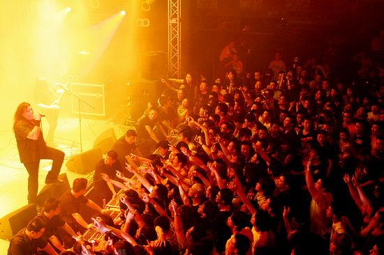 圣约乐队激情燃烧北京一夜 歌迷疯狂POGO(组