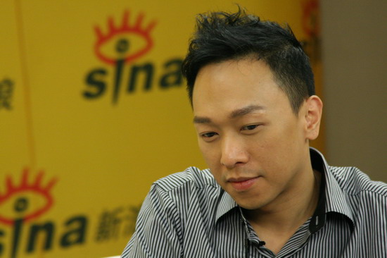 图文:黄家强独家做客新浪--怀念哥哥黄家驹