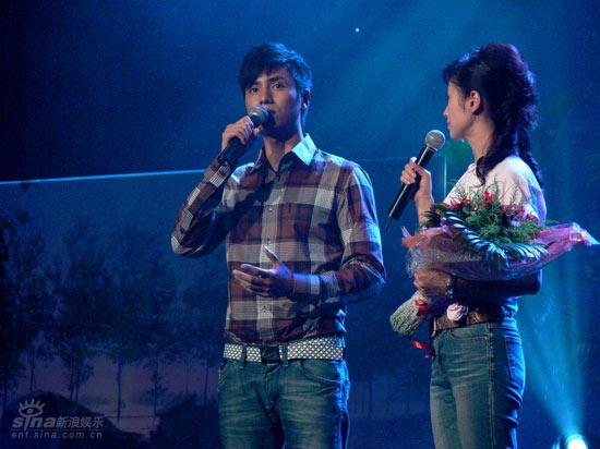 图文:《同一首歌》赈灾义演--陈坤