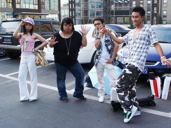 组图:7月25日培训日志--四人搞怪组合