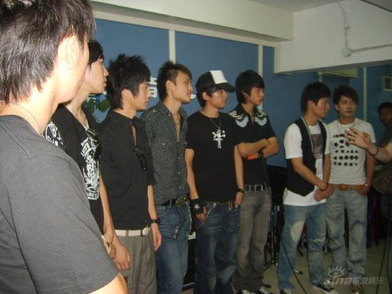 ����Ѳ�ݱ������ų�Ů������������ֳ�(��ͼ)