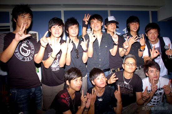 快男十三强北京彩排+独缺陈楚生王铮亮(组图)