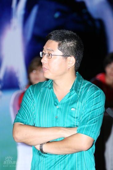 图文:韦唯推出女足官方主题歌-主持人 刘建宏_