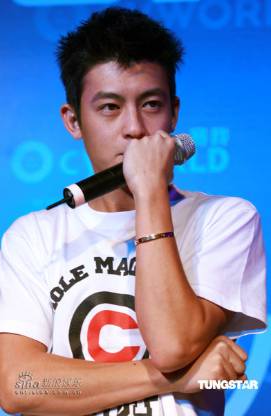 组图:陈冠希北京歌友会 坦诚不懂中文口述博客