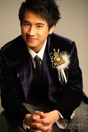 熊汝霖海鸣威湖南宣传 不惧快男长沙开唱(组图