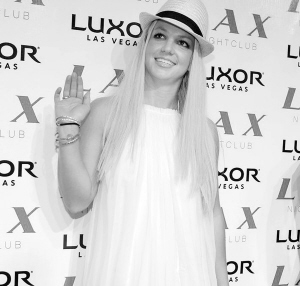 小甜甜布兰妮新单曲发布 出席夜店开幕礼【图】