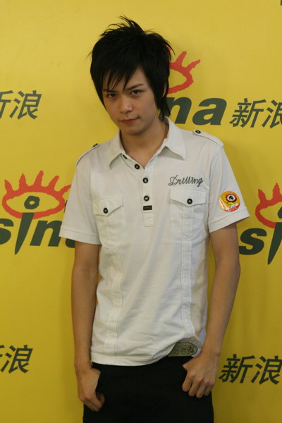 图文:快男组合独家做客聊天--马雪阳问候网友