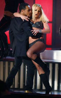 布兰妮bra上阵风骚入骨 身材浑圆任人摸【图】