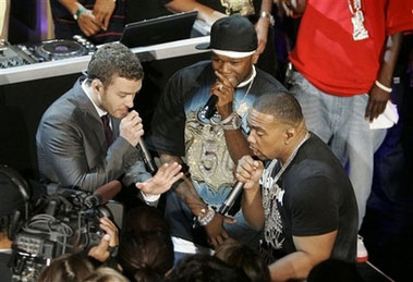 图文:贾斯汀50 Cent与Timbaland三人合唱