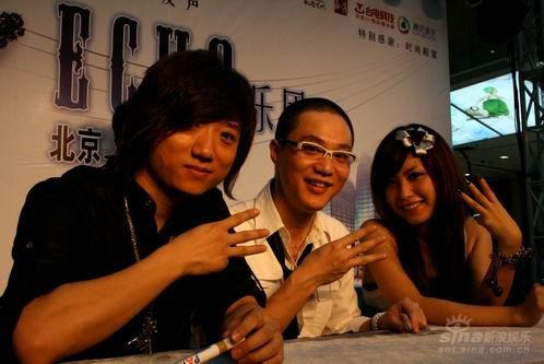 组图:echo签售唱片热卖