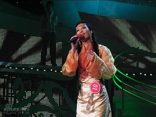 图文:红歌会晋级赛8进6--泽仁曲措