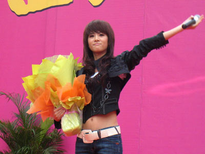 魏佳庆解约后首次露面 出席活动人气爆棚(组图)_影音娱乐_新浪网