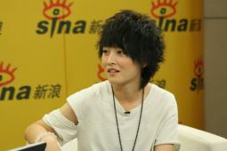厉娜做客畅聊处女碟新造型首次尝试黑纱裙(图)