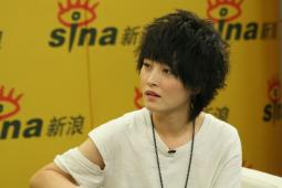 厉娜做客畅聊处女碟新造型首次尝试黑纱裙(图)