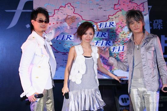 『爱·歌姬』【新闻】f.i.r.飞儿乐团：把爱献给月牙泉