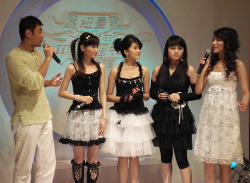 图文:中国金唱片奖新人歌会--TRY组合