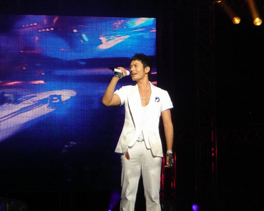 黄晓明马来西亚中秋放歌 首唱反响热烈【图】