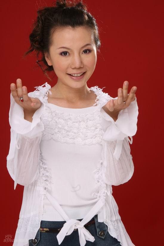 图文:歌手潘军精美写真(3)