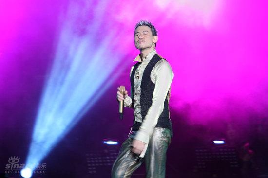 图文:张学友07巡演北京站-稍作休息