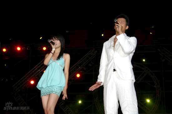 图文:第五届珠海沙滩音乐节--中北艺人演唱