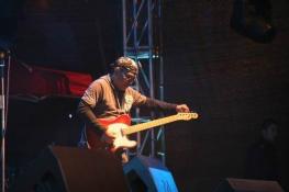 ����ѩɽ���ֽ�ʢ��Ļ�޽�ѹ�������ݳ�(ͼ)