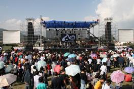 ����ѩɽ���ֽ�ʢ��Ļ�޽�ѹ�������ݳ�(ͼ)