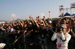 ����ѩɽ���ֽ�ʢ��Ļ�޽�ѹ�������ݳ�(ͼ)