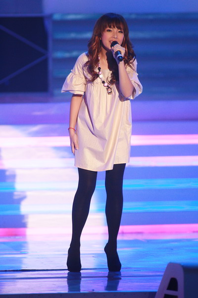 华语歌曲榜女星裙装集体大撞车（组图）