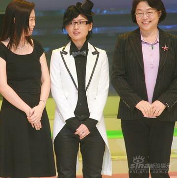 周笔畅香港饱览4奖 绿色笔亲当选震撼帮【图】