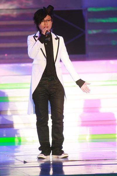 周笔畅香港饱览4奖 绿色笔亲当选震撼帮【图】