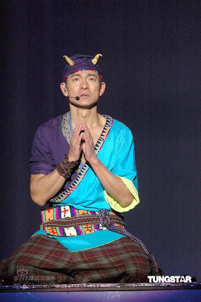 刘德华哈尔滨巡演冻到口麻痹 落下男儿泪【图】