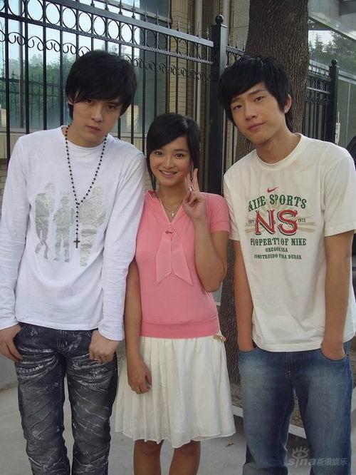 BOBO拍《光荣》MV 何琢言扇付辛博耳光(组图