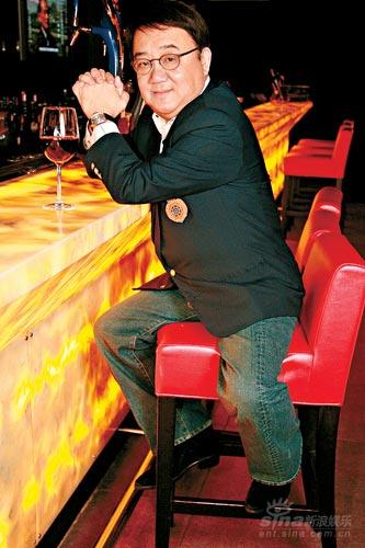 黎小田踏入红馆开唱 回首旧情亏欠关菊英(组图