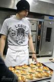 吴建豪凌晨3点做爱心早餐为孤儿烧火做饭(图)