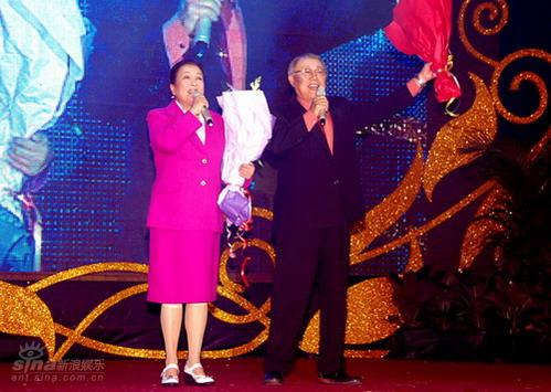 图文:谢芳张默演唱《幸福在哪里》