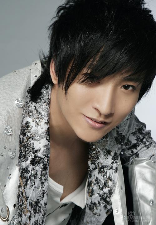 李炳辰推出新歌 掀起流行音乐复古风潮(组图)