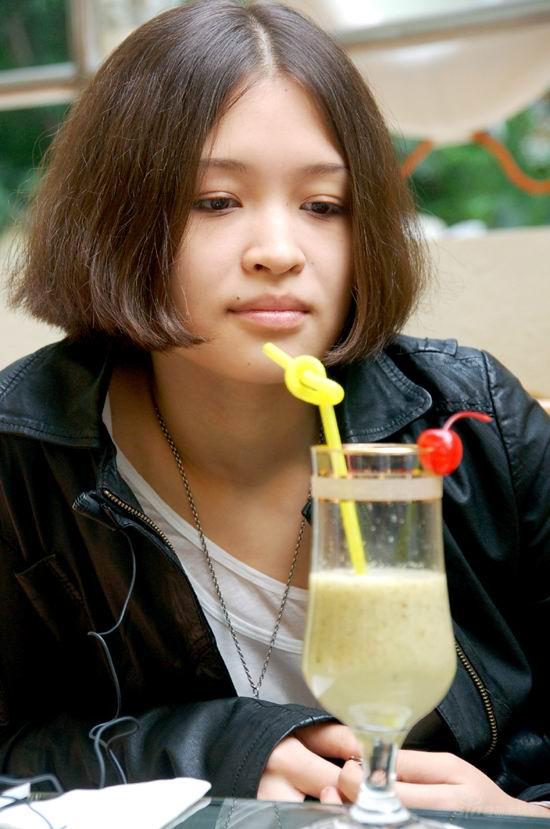妻子佳佳首度现身 澄清三宝病情不实报道(组图)